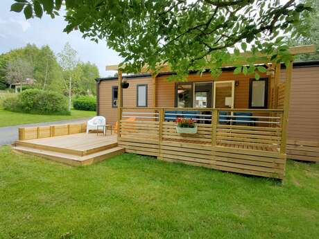 Camping Le Saint-Eloy : 4 Mobilhomes en rondins (5 pers.) /2 Mobilhomes confort 8/10 pers