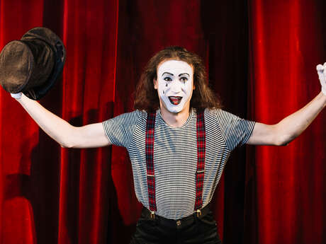 Théâtre "La femme sous la robe"