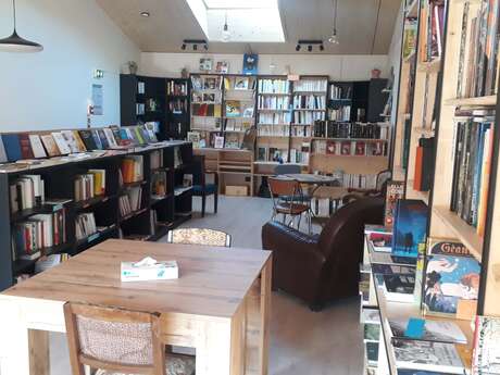 La lanterne qui rugit : Librairie-café