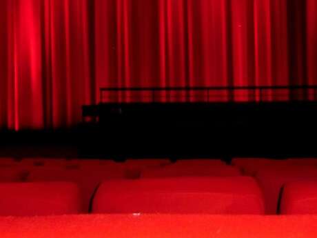 Théâtre Par L’association « Les Tréteaux De Théoule »