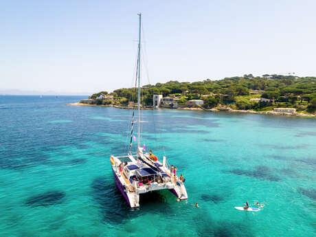 1/2 journée en catamaran au large de Saint-Tropez