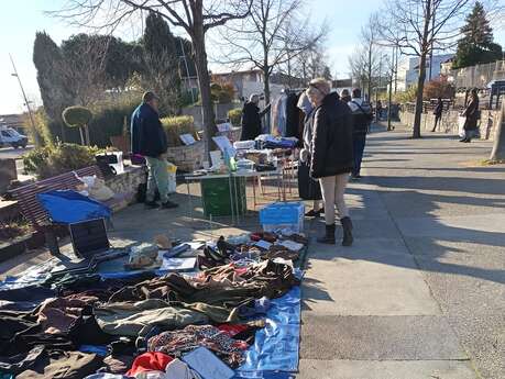 Marché aux puces de Rousson