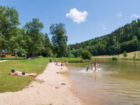 Baignade au lac de Lalleyriat