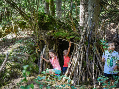 Activité montagne enfant 4-7 ans : Cabanes et chamallow Activité montagne enfant 4-7 ans : Cabanes et chamallow