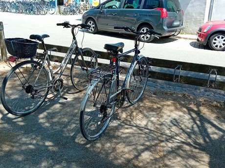 Cycle parking - Place de la Chapelle