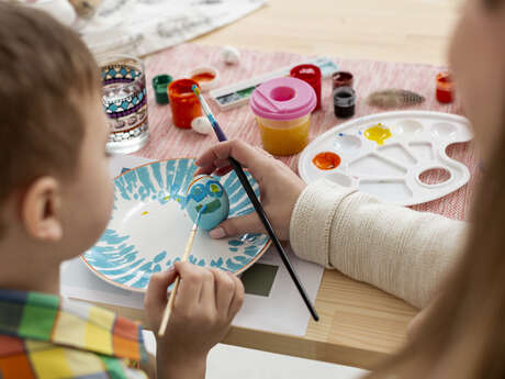 Paper cut-out Christmas candle holder" creative workshop