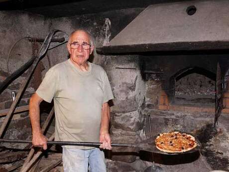 Les Jeudis animés de la Maison du Mulet : Cuisson de pains dans le four à bois