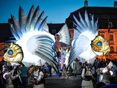 Straßenshow "ABYSSES, l'odyssée des mers" von der Cie Remue-Ménage