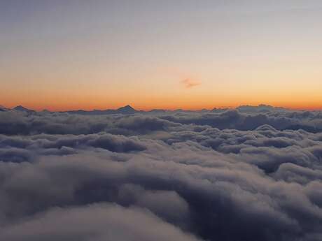 Lever de soleil au sommet !