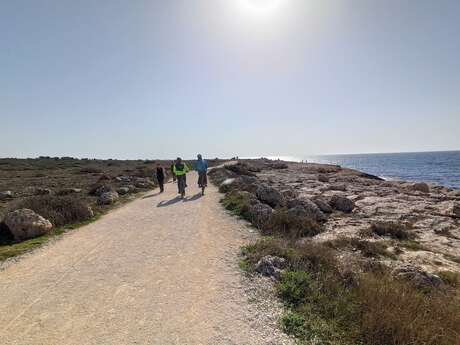 Du centre-ville de Martigues au port de Carro à vélo