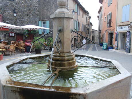 Fontaine de la place des Ormeaux