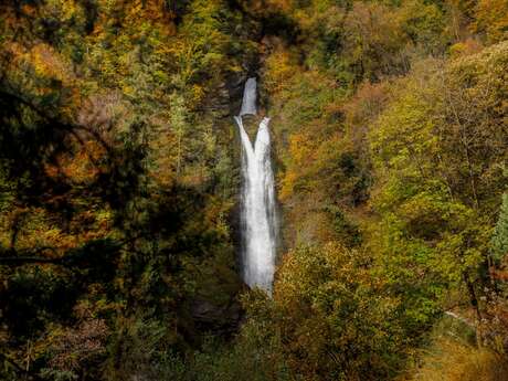 Boucle familiale autour de la Cascade de Chedde