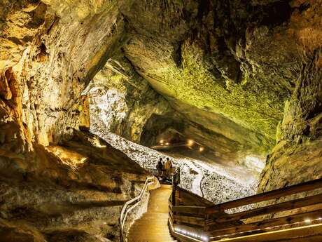 Grottes de Cerdon et Parc de Loisirs Préhistoriques