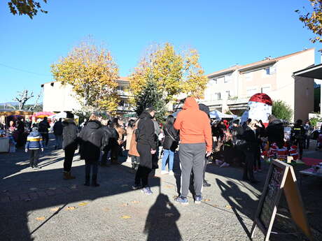 Christmas market in the heart of La Penne sur Hubeaune