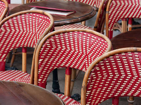Au café Maupassant