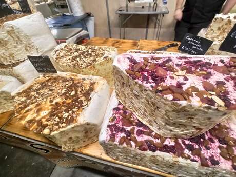 Immersion dans les traditions des fêtes de Noël : visite du marché de noël de La Garde et de la Confiserie Fouque