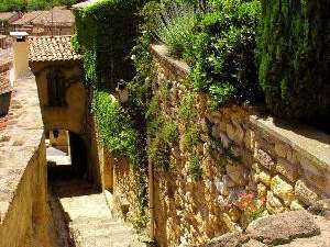 Bouches-du-Rhône en Paysages - Rognes, flâneries entre pierres et jardins