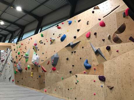 Climbing gym entrance - Cortigrimpe01