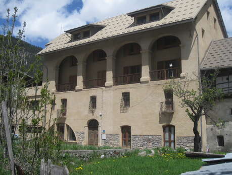 Les Arcades - La maison d'Émilie Carles