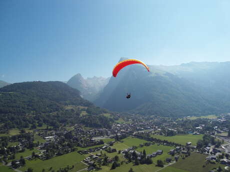 Baptême de l'air en parapente : découvrez le ciel comme jamais !