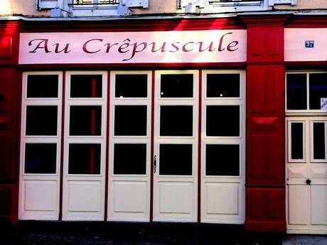 Crêperie au crépuscule