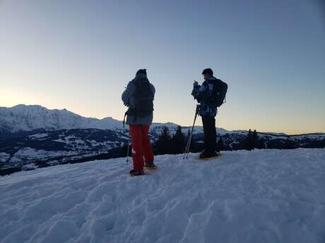 Lever de soleil au sommet - balade collective à raquette