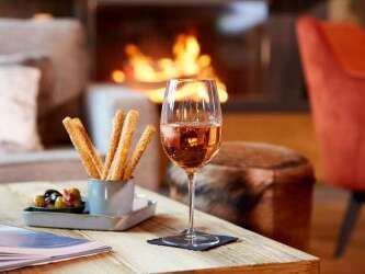 Bar lounge du Pure Montagne Resort & Spa