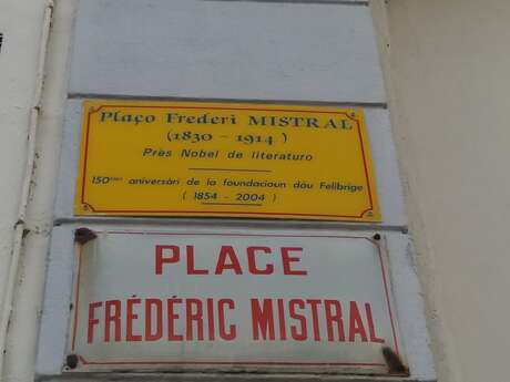 Plaque commémorative du 150ème anniversaire de la fondation du Félibrige