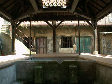 COMPLET : visite au lavoir et atelier savon : "Lave tes chaussettes !"