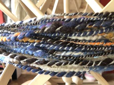 Filage de la laine au rouet