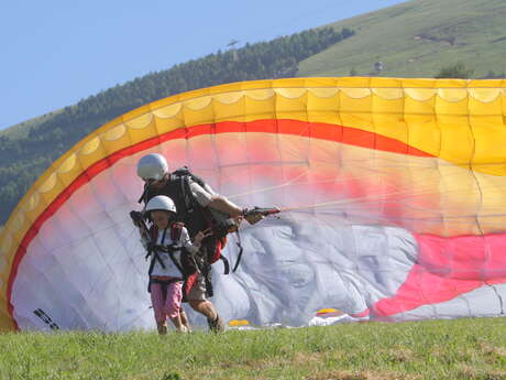 Paragliding flight - Air Ailes Parapente