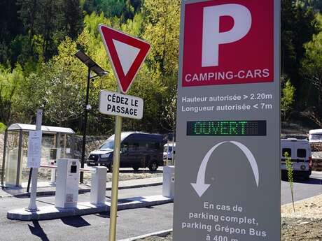 Parking Camping car du Cry