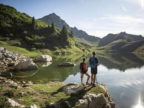 Le Lac de Lessy et l'Aiguille verte