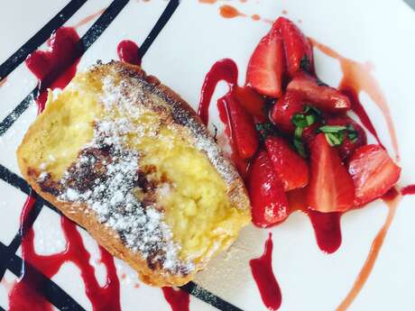 Atelier gastronomique - Brioche perdue aux fraises poêlée