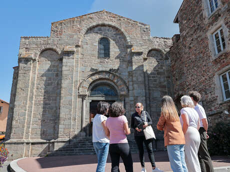 Visite les peintures murales de l'église prieurale