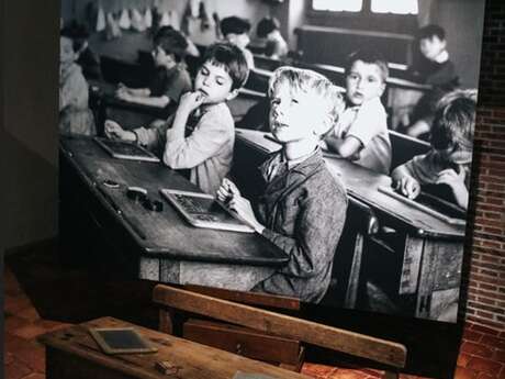 Château des Ducs de Bourbon : Visite guidée de l'exposition temporaire et de la tour carrée