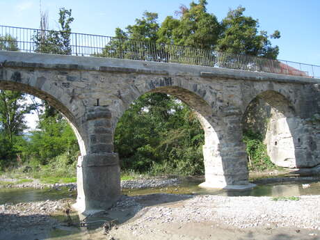 Aqueduc de Lagrand