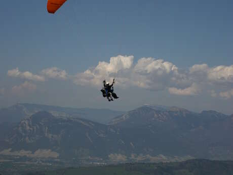 Vols en parapente biplace avec Pegase et particule