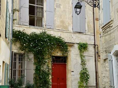Arles au fil du nom des rues