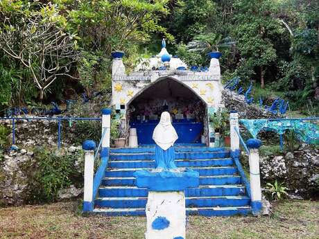 Unia Lourdes Cave in Yaté