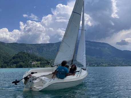 Voilier sur le Lac d'Aiguebelette