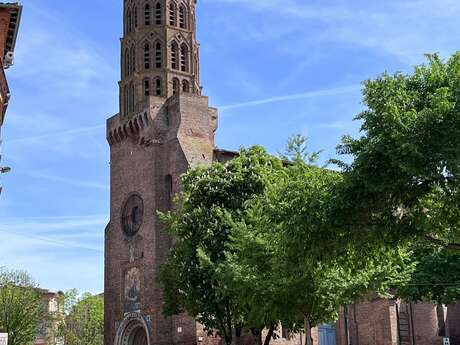 Visita de 1 hora = 1 monumento: Iglesia de San Jacques y sus alrededores.