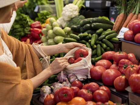 Petit marché alimentaire du Pin