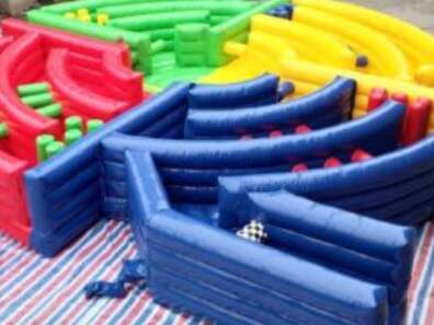 Avril en Famille: Le labyrinthe géant