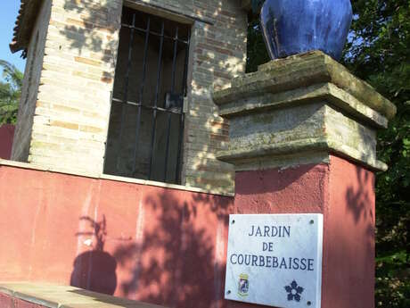 Bois de Courbebaisse und Garten von Courbebaisse