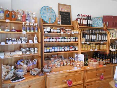 Dégustation de produits locaux à La Ferme aux Saveurs