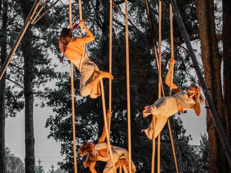 Ah! La belle saison / Théâtre des Collines -  " Les Baudrières "  Compagnie l'Encordée