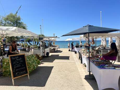 Market Saint Cyr Füße im Wasser