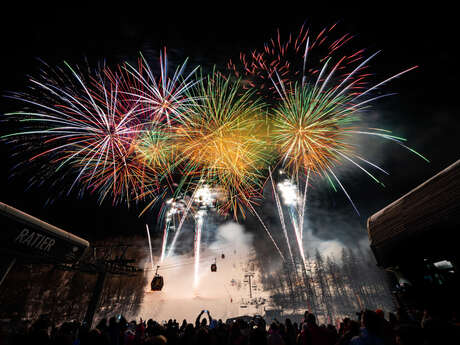 Descente aux flambeaux et feu d'artifice de l'Armée Britannique
