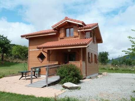 Chalet de la Ferme de Grandris - Le gîte au jardin